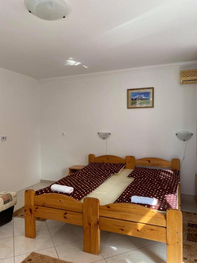 Birta Apartman Hajduszoboszlo Ngoại thất bức ảnh